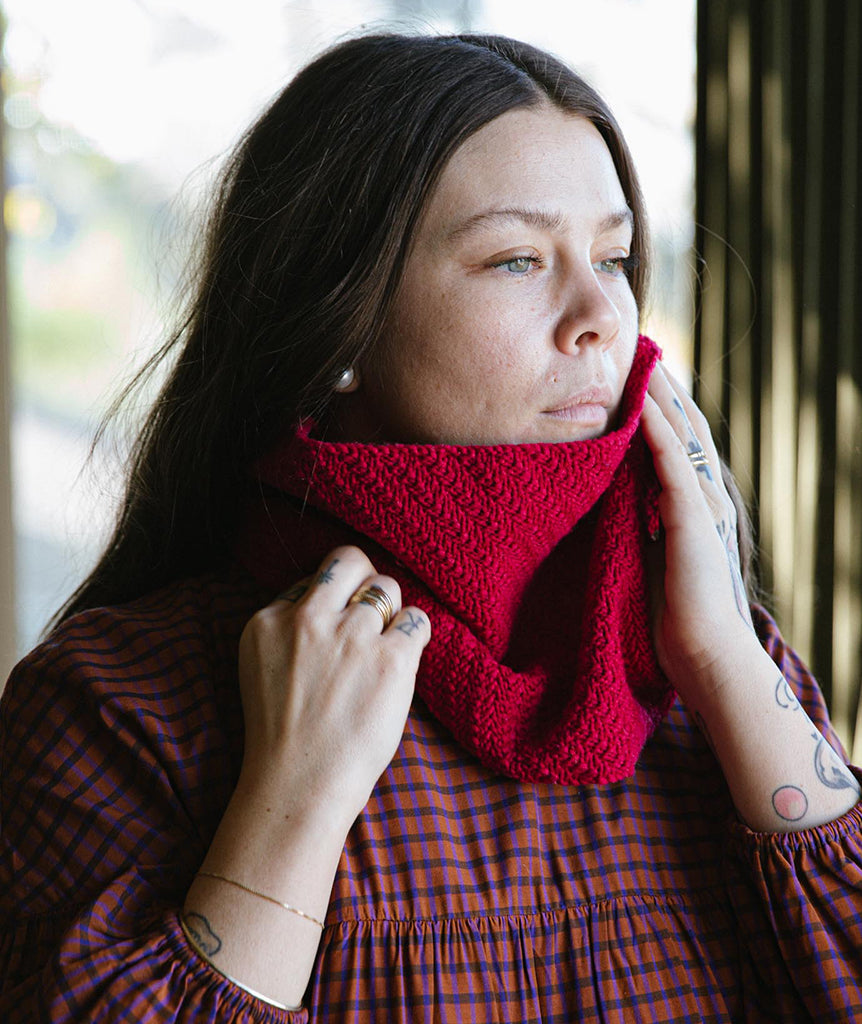 Walking Rib Cowl Using Catherine Lowe Merino 5