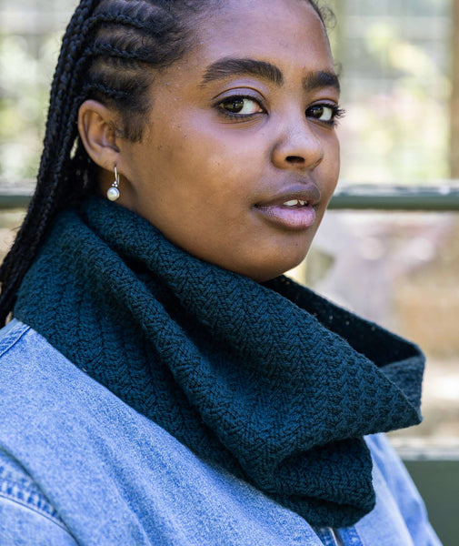 Walking Rib Cowl Using Brooklyn Tweed Arbor – Churchmouse Yarns & Teas