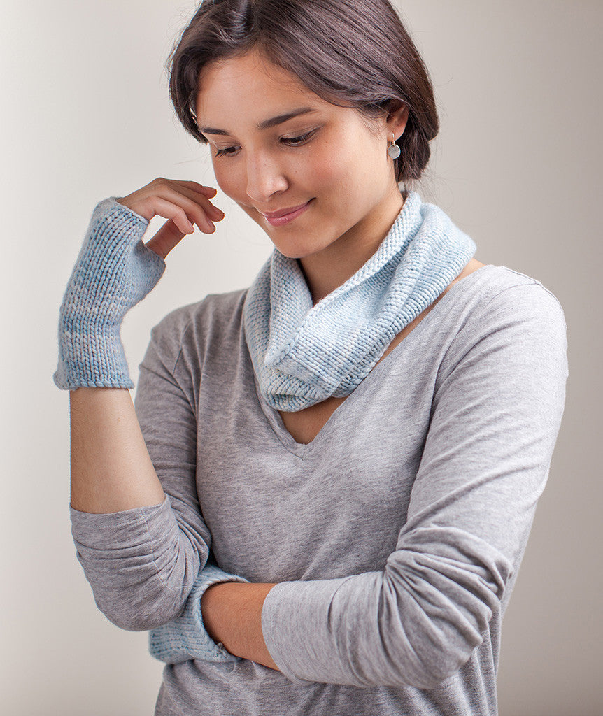 Stockinette-Stitch Cowl & Handwarmers Using Manos Maxima